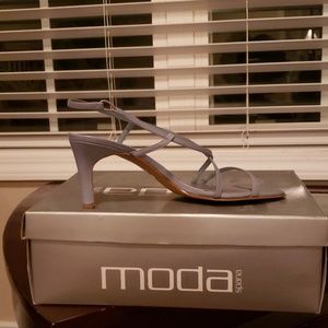 Moda Leather Kitten Sandals